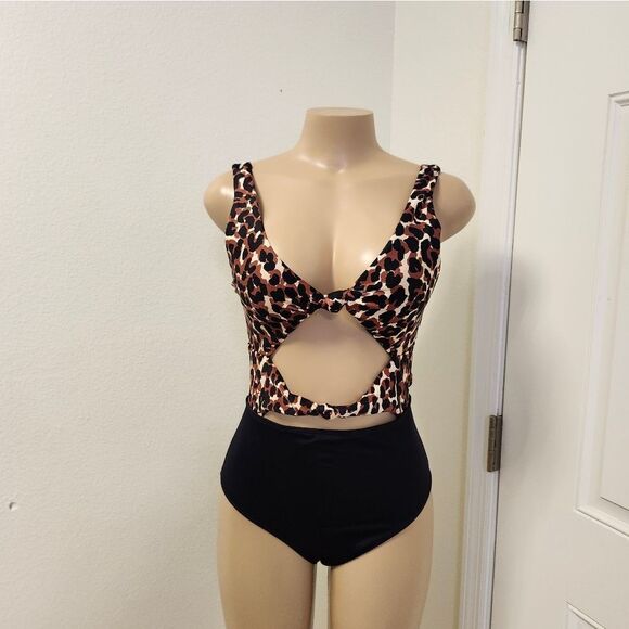 BRAND NEW MOONSTRUCK ONE PIECE WOMEN'S SWIMSUITS - Picture 3 of 15